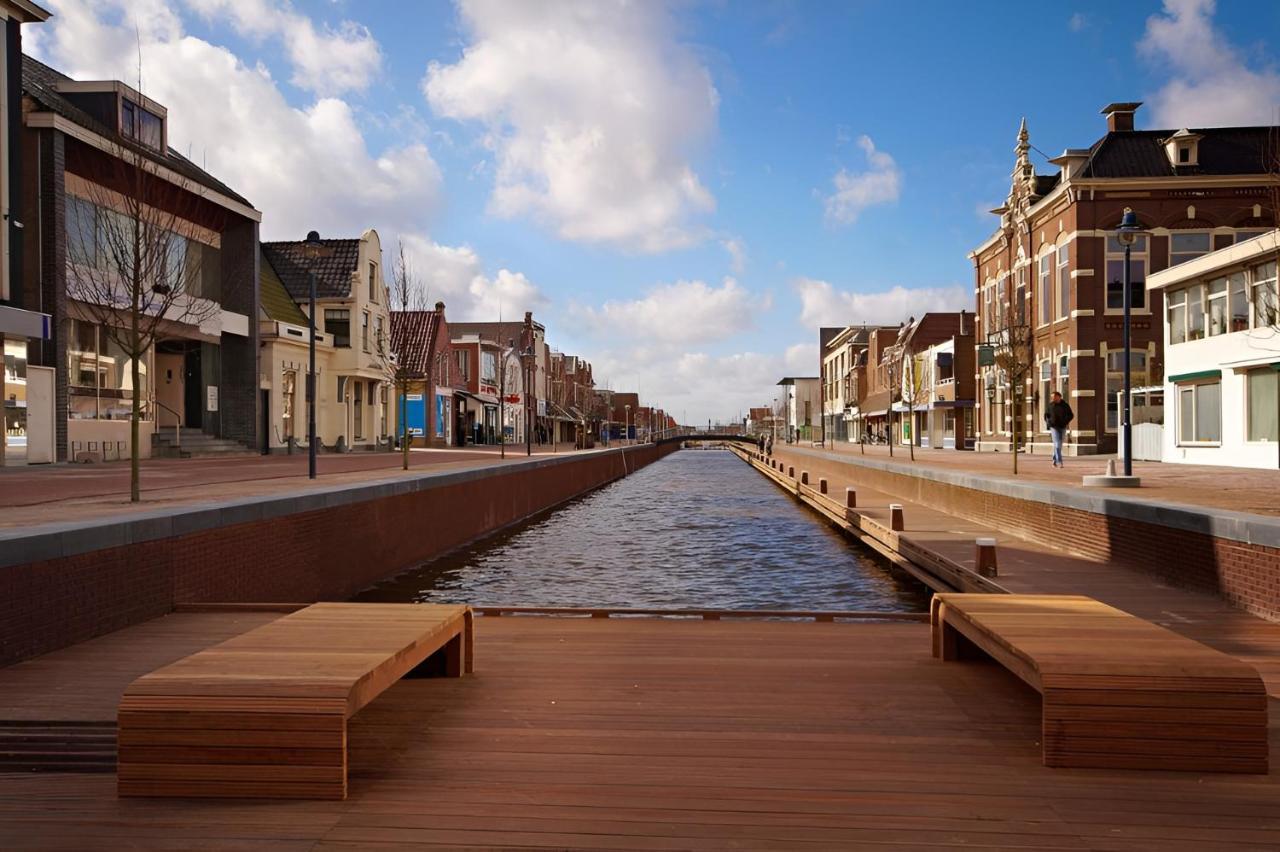 Woonboot In Sumar Gelegen Tussen Leeuwarden En Drachten Suameer Exterior photo